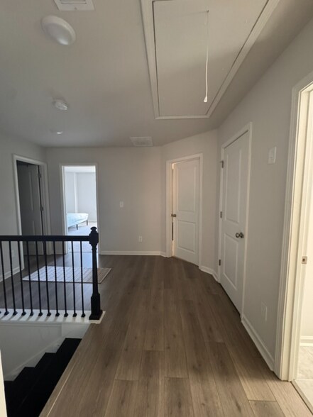 Building Photo - 2945 Cottage Ln