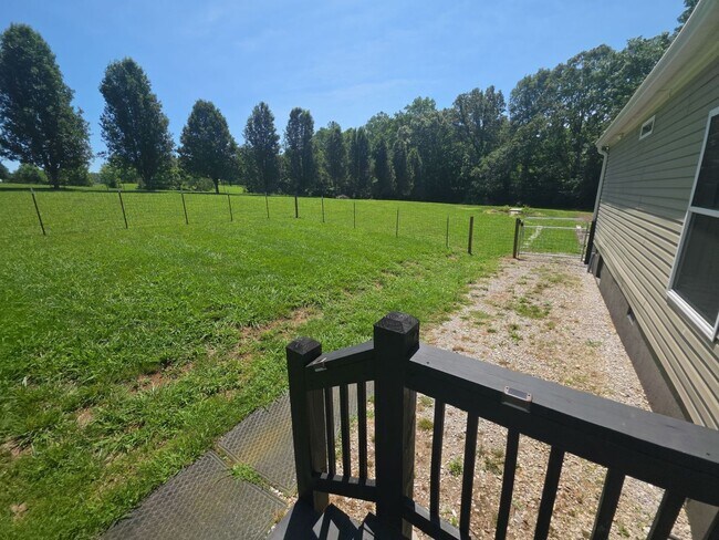 Building Photo - Spacious 4-Bedroom Home on 1 Acre in Peaceful Rickman Setting