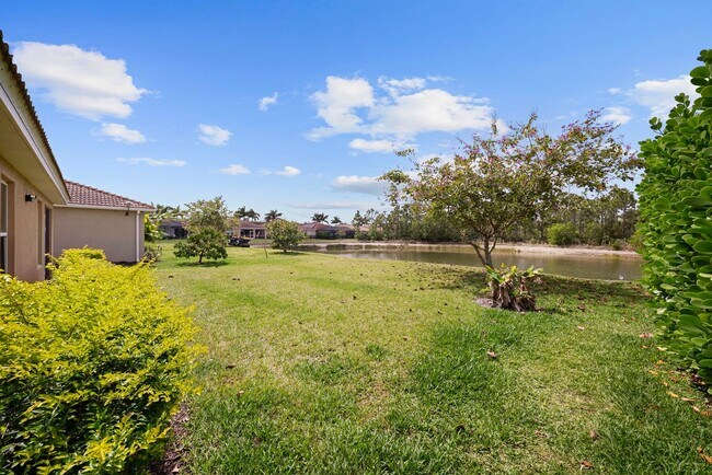Building Photo - Newer-construction 3-bedroom, 2-bath home in Fort Myers