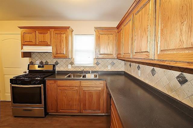 Building Photo - 1110 S Hall St