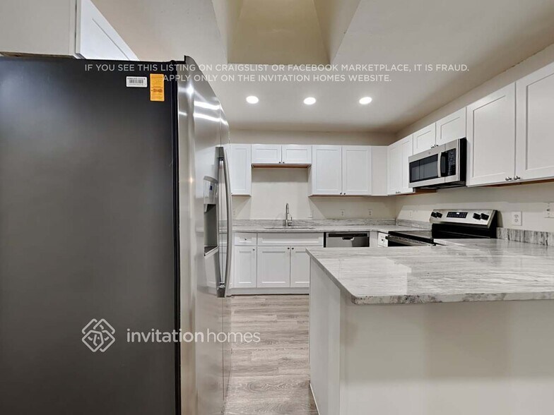 Building Photo - 8100 Rambler Rose St