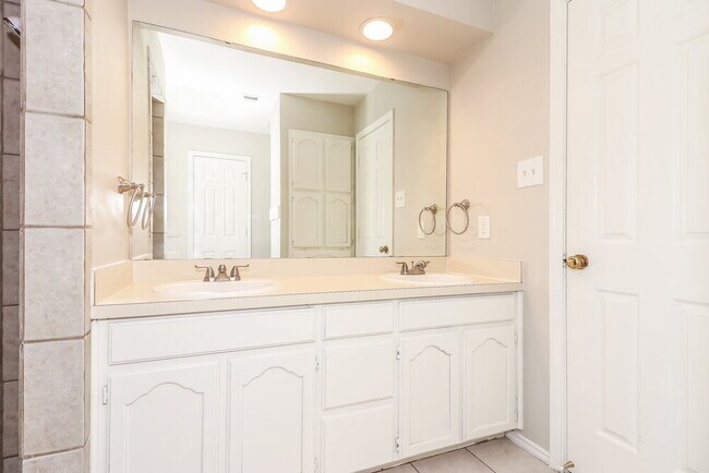 Building Photo - 3816 Ashley Ln