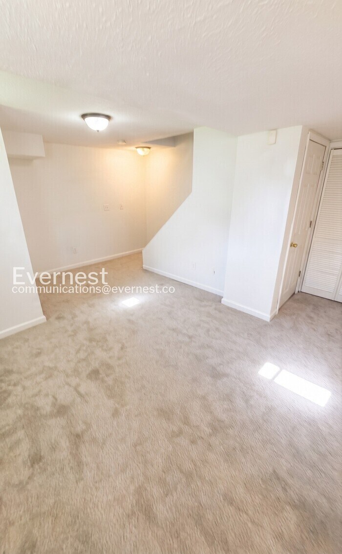 Building Photo - 129 Royallbrook Ln