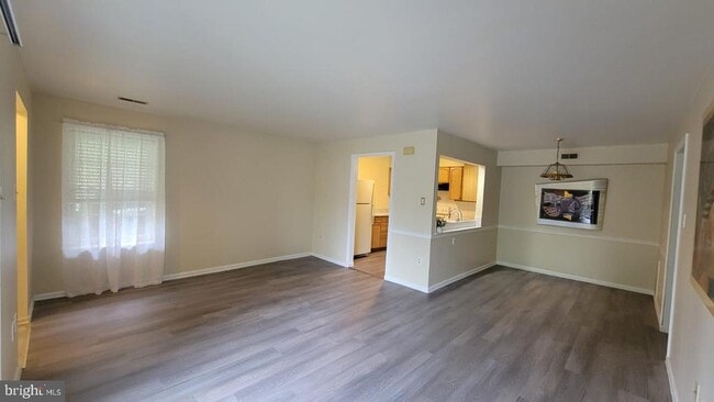 Building Photo - 745 Sparrow Ln