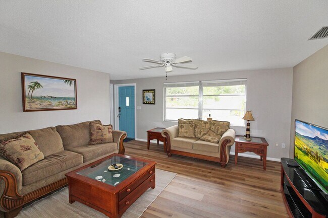 Building Photo - 133 Golf Club Ln