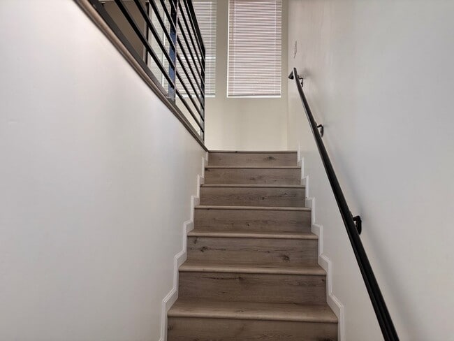 Building Photo - 3 bedrooms 3 baths home in San Diego. WATE...