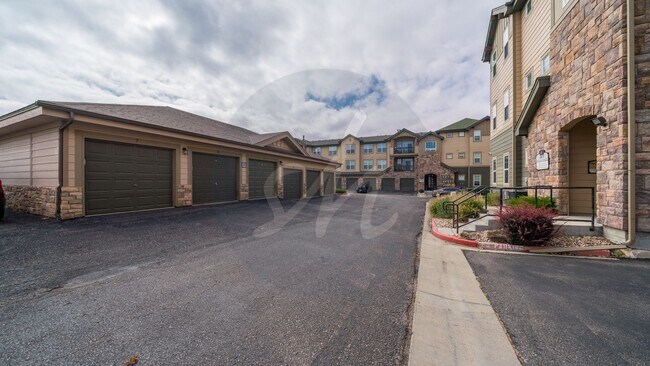 Building Photo - Beautiful two-bedroom condo with gorgeous ...