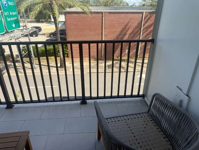 Building Photo - Modern 2-Bedroom Townhome with Garage Parking in the Heart of Jacksonville - Stylish Townhome – 1...