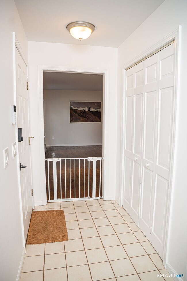 Building Photo - 100 White Birch Dr