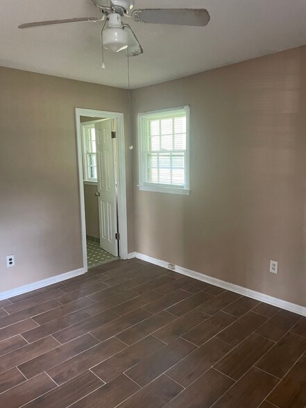Master bedroom - 105 Valencia Cir