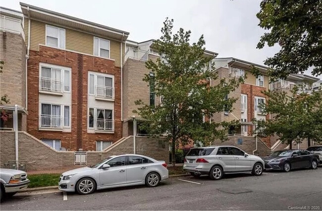 Building Photo - 519 Donatello Avenue