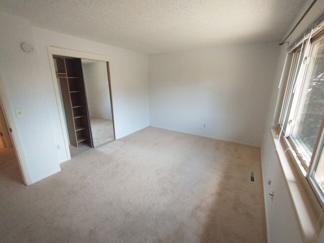 Building Photo - 715 Morgan Dr