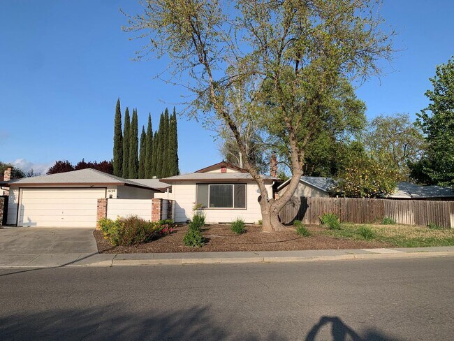 Building Photo - 1620 Monarch Ln