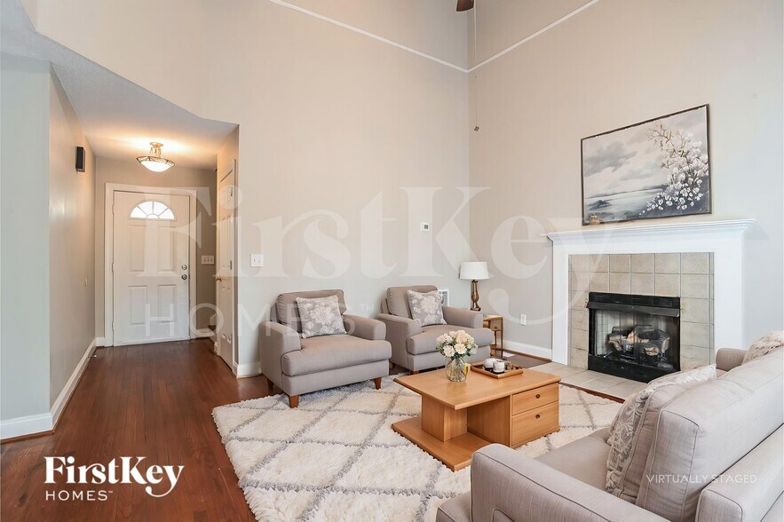 Building Photo - 811 Willow Ln