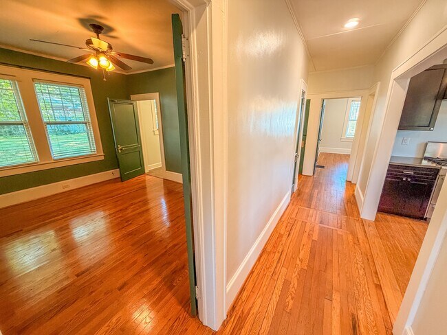 Building Photo - 11 Perry Rd