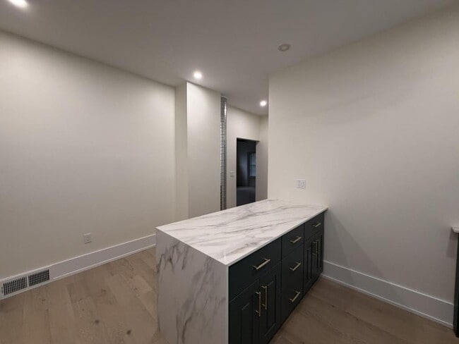 Building Photo - 245 Edgerton St