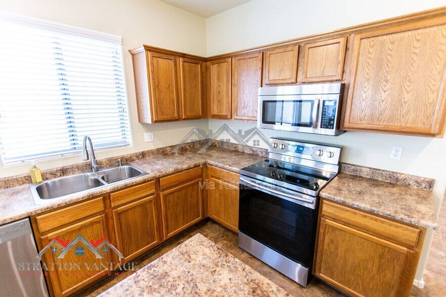 Building Photo - 17932 W Caribbean Ln