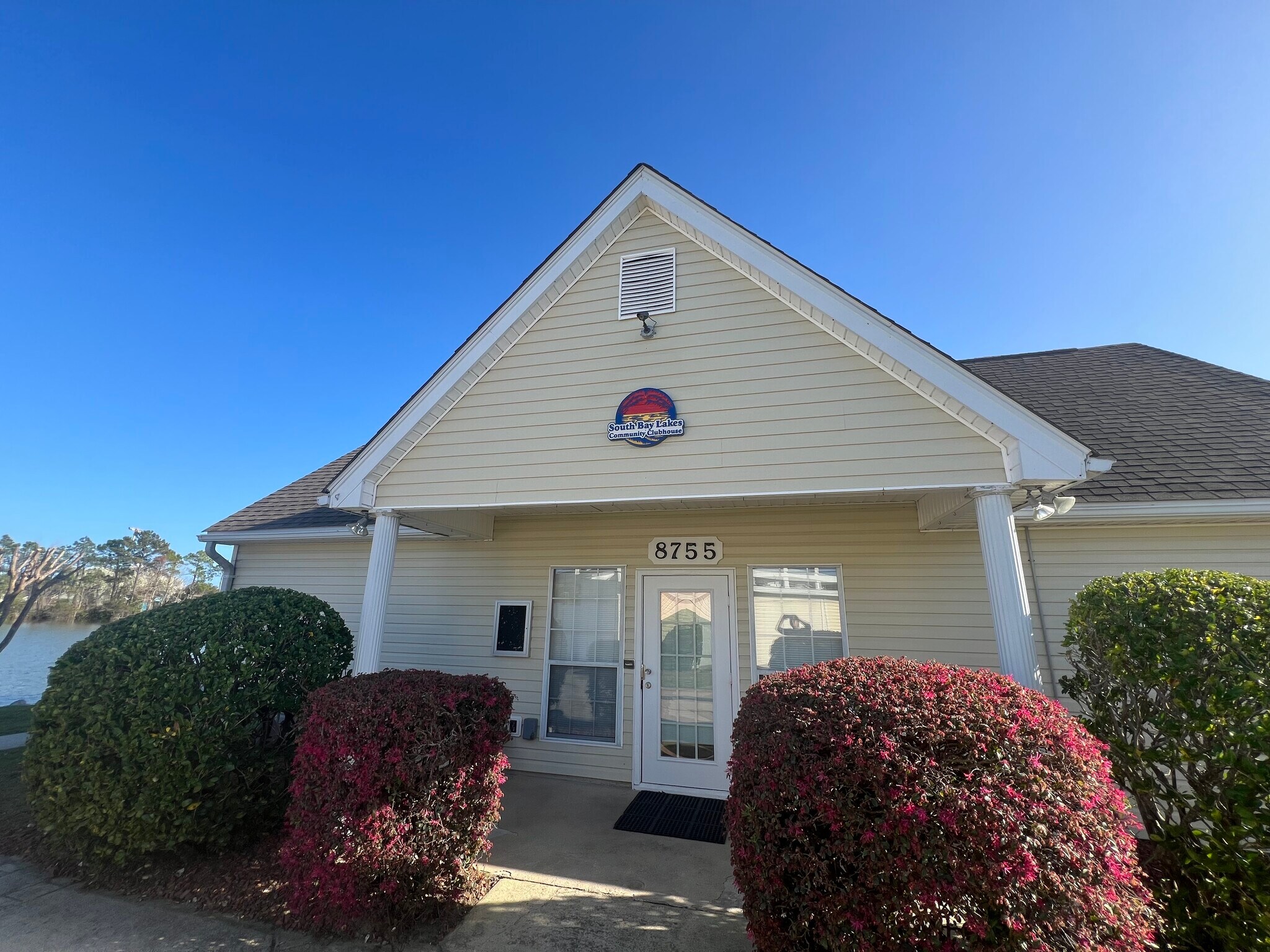 Building Photo - 2257 Huntingdon Dr