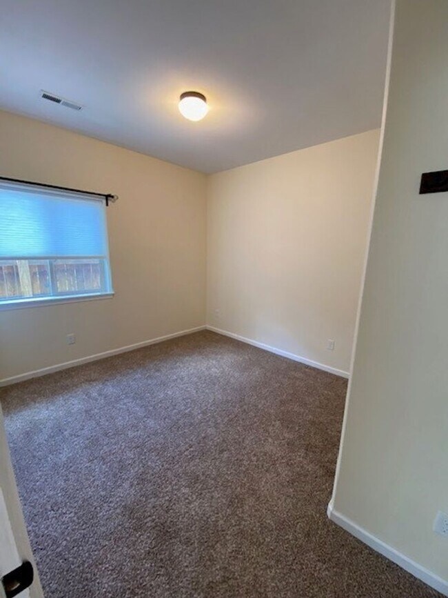 Building Photo - !!Ready for Move in!!  PLUS $250 off FIRST MONTH when you move-in by 11/30/2025