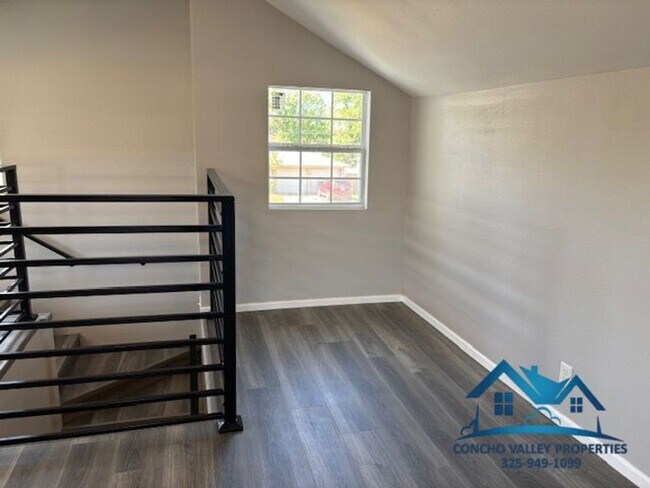 Building Photo - For Rent - 5 Bedroom/ 2 Bathroom in Santa Rita