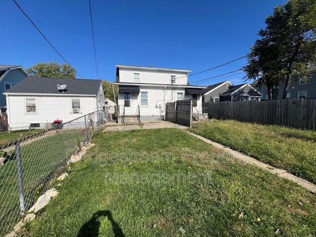 Building Photo - 1628 Gummer Ave