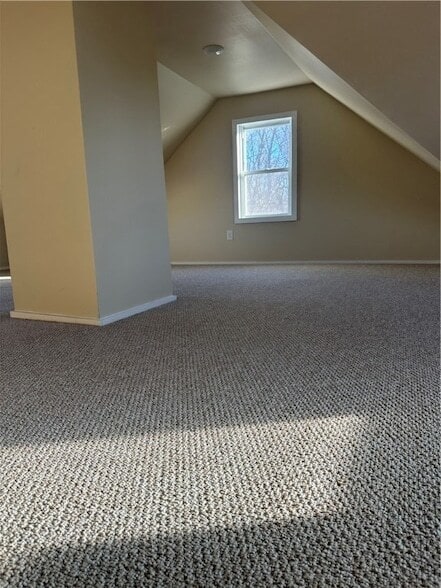 Building Photo - 38 Oak St