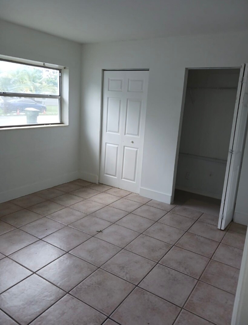 Building Photo - 13895 NW 5th Ct