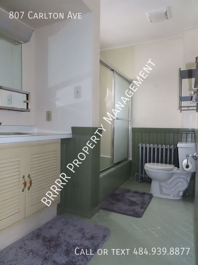 Building Photo - 807 Carlton Ave