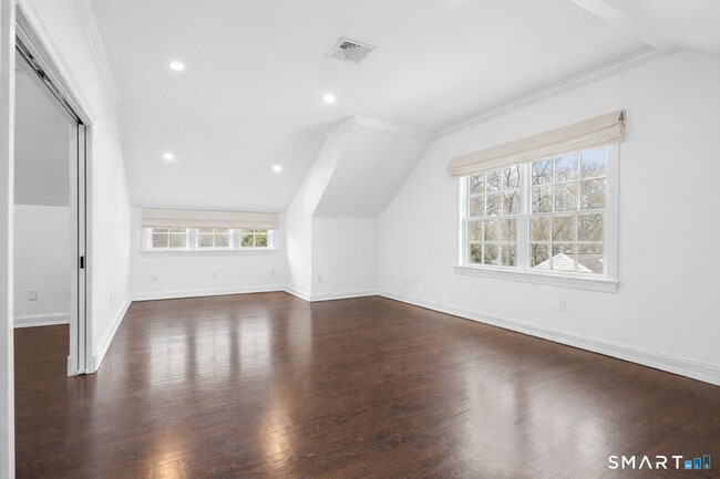 Building Photo - 93 Mansfield Ave