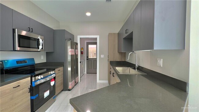 Building Photo - 21 Northwestern Ave