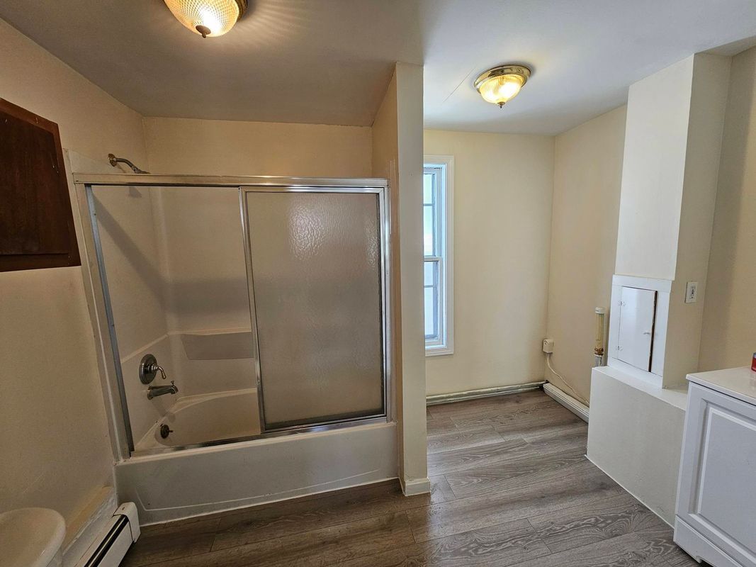 Building Photo - 40 Putnam St