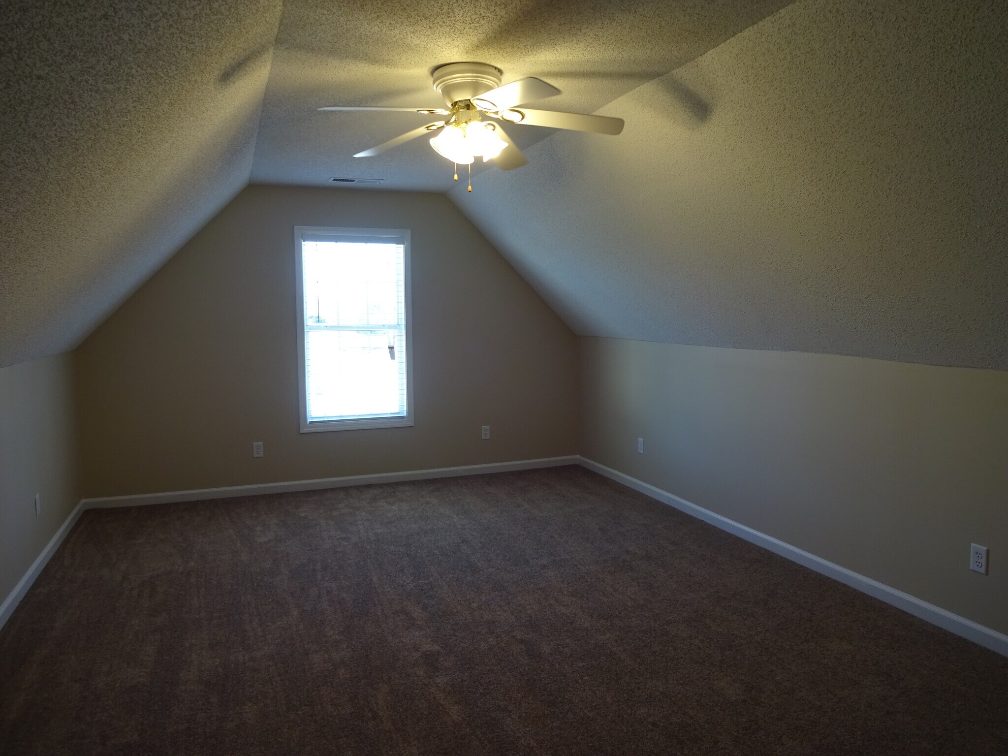 Building Photo - 304 High Point Pl