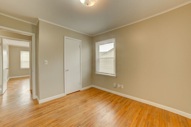 Building Photo - Charming 3 Bedroom 1 Bath near Route 66!