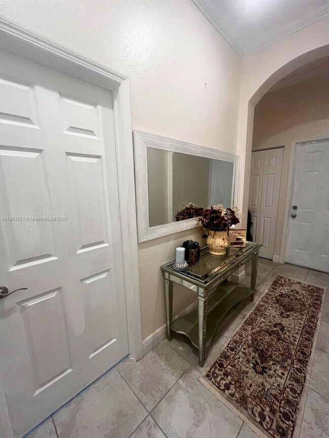 Building Photo - 116 NE 25th Terrace