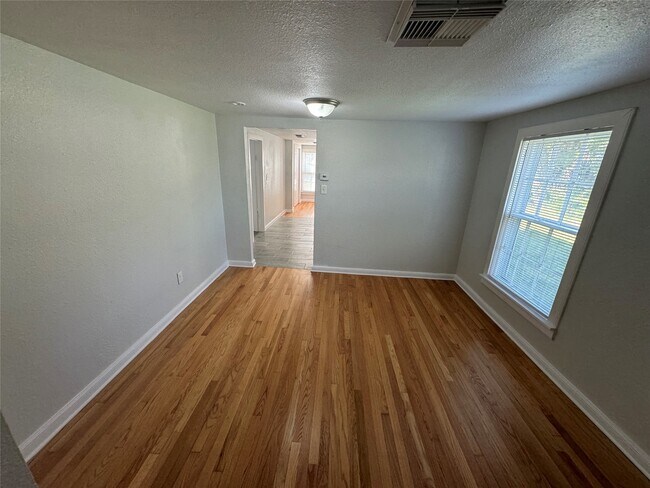 Building Photo - 512 Rice St