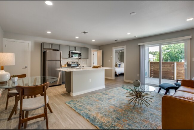 Building Photo - 3328 Cedarplaza Ln