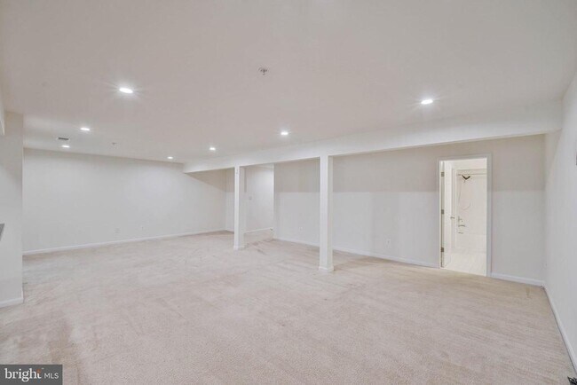 Building Photo - 3461 Eagle Ridge Dr