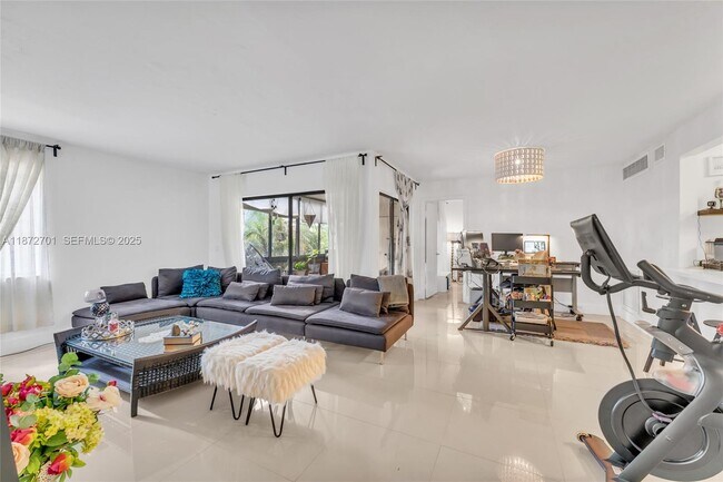 Building Photo - 20170 NE 3rd Ct