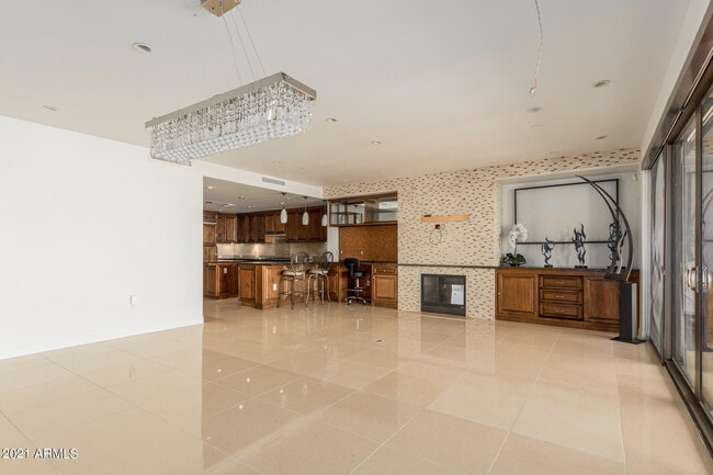 Building Photo - 7175 E Camelback Rd