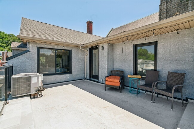 Building Photo - 3863 Terrace St