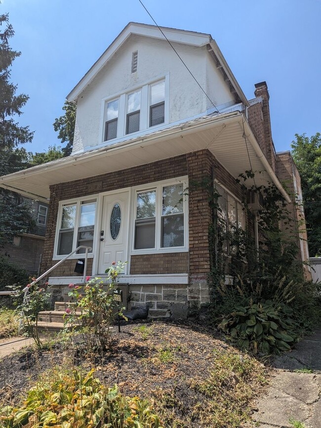 Building Photo - Detached Home - Oak Lane