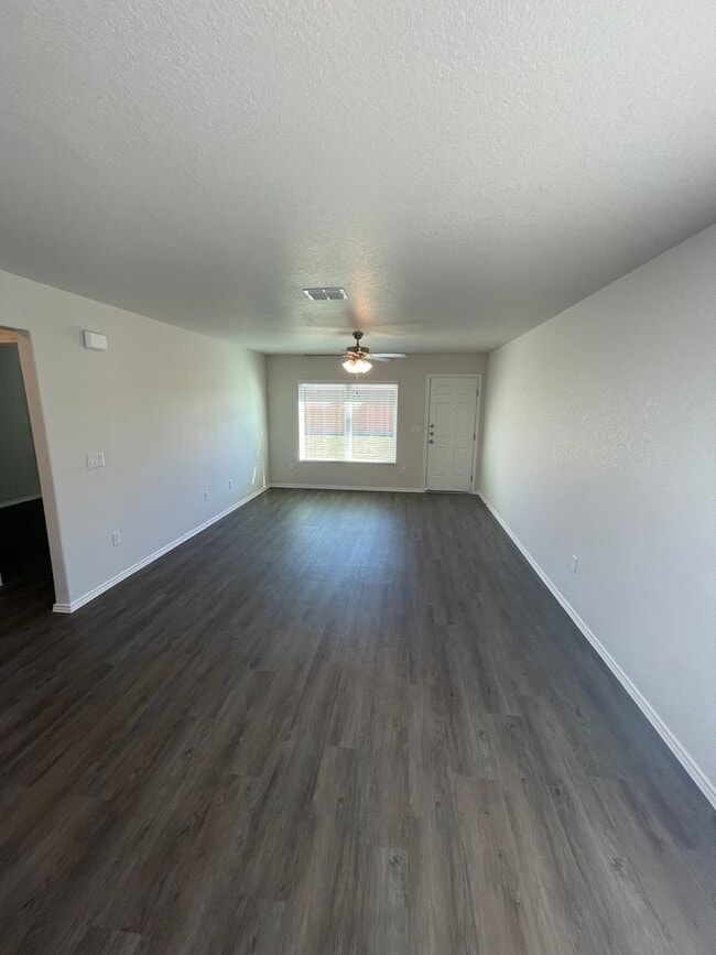 Building Photo - Legend Pond Living: Stunning 3-Bedroom, 2-Bath Home