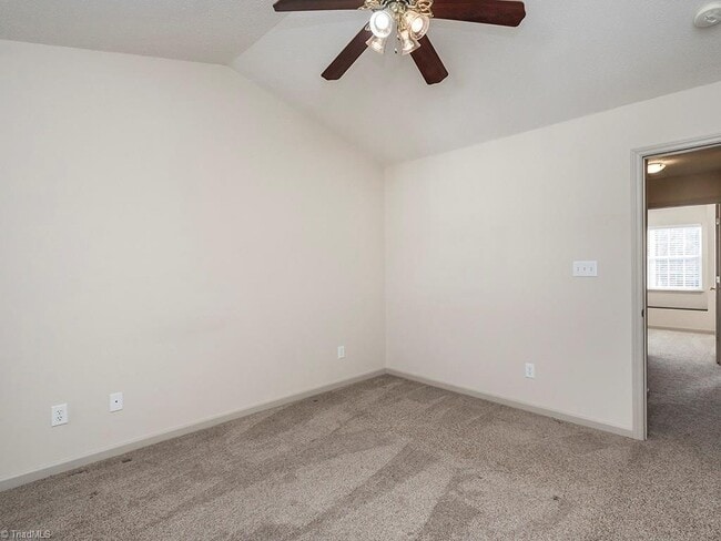 Building Photo - Immaculate Maintenance Free 3 bedroom/2.5 bath Townhouse in Rachel's Keep community off West Wend...