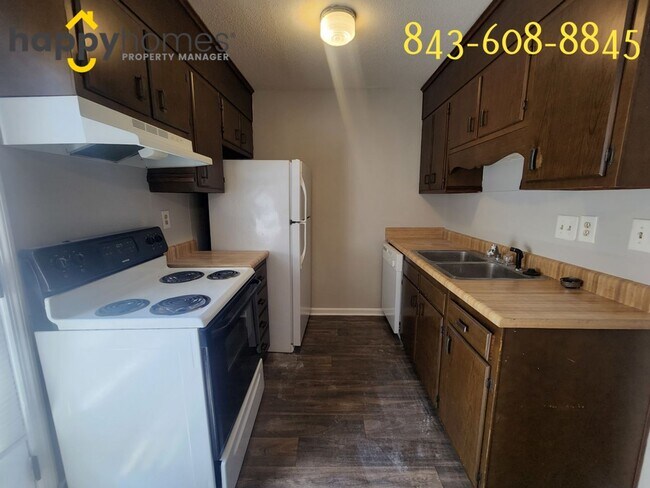 Building Photo - 2/1.5 townhouse in James Island off of Harbor View!