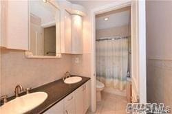 Building Photo - 77-16 Kew Forest Ln