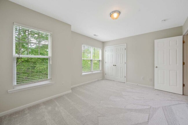 Building Photo - Beautiful 3 BR/2.5 Bath Home in Lyons Farm Community Durham!