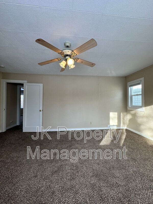 Building Photo - 1012 7th Ave S