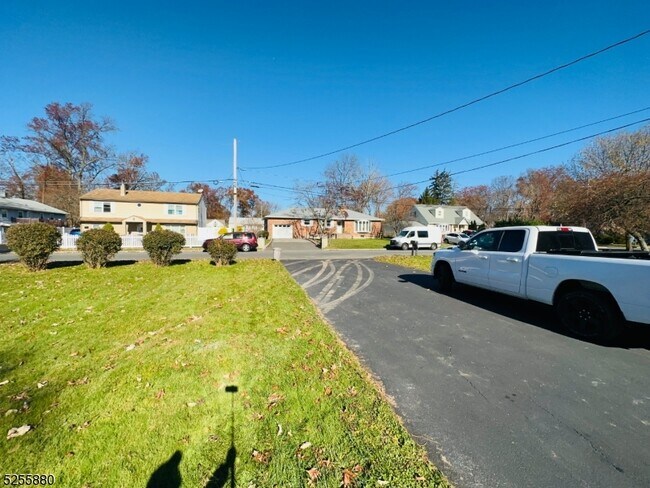 Building Photo - 79 Hawkins Ave