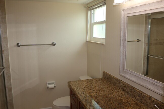 Building Photo - 1526 SE Royal Green Cir