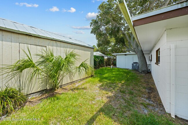 Building Photo - 485 N Shore Dr